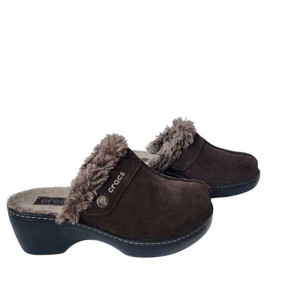 Crocs Clogs Womens Size 7 Cobbler Mule Slip On Wedges Suede Brown Fuzzy Lined - Picture 1 of 11